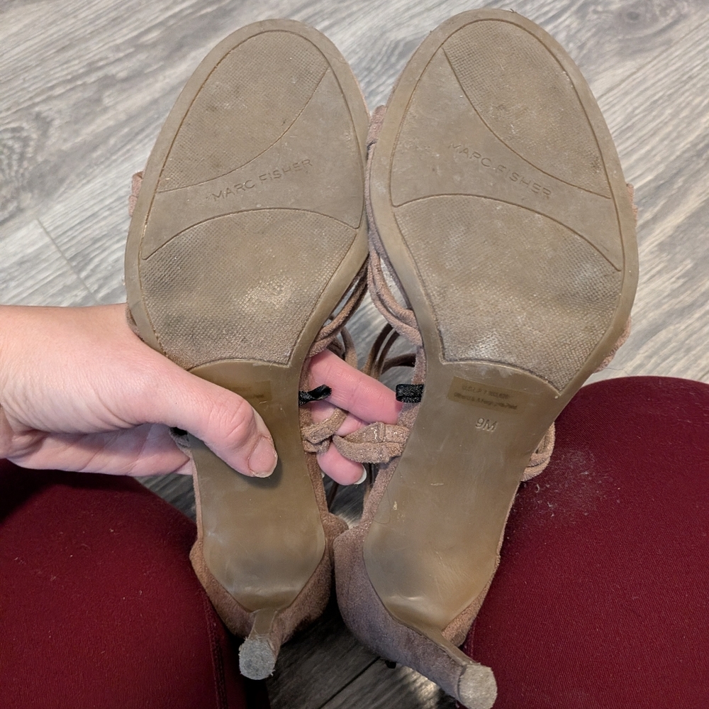 Marc Fisher Hoda Heels - Picture 2 of 2